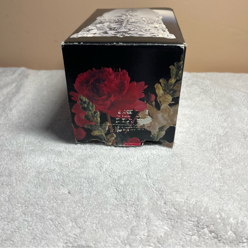 Mikasa Carmen SA 510/616 6.25" Crystal Glass Frosted Embossed Floral Vase In Box - Picture 10 of 11
